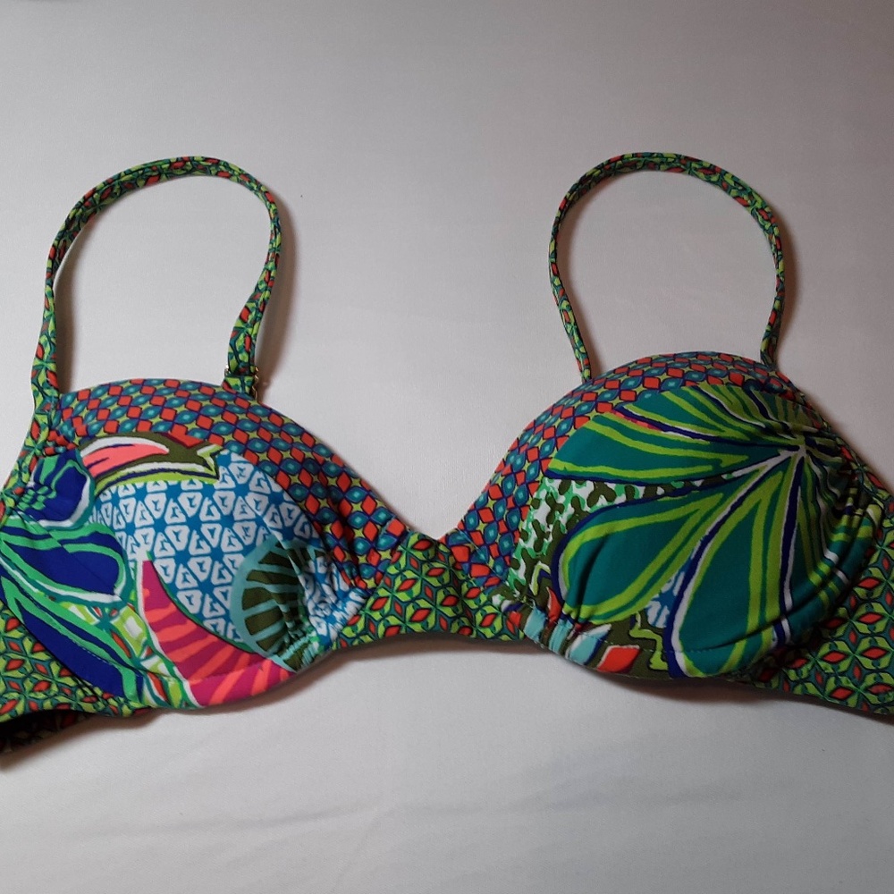 Trina turk sz 6 folkloric festival bikini top.